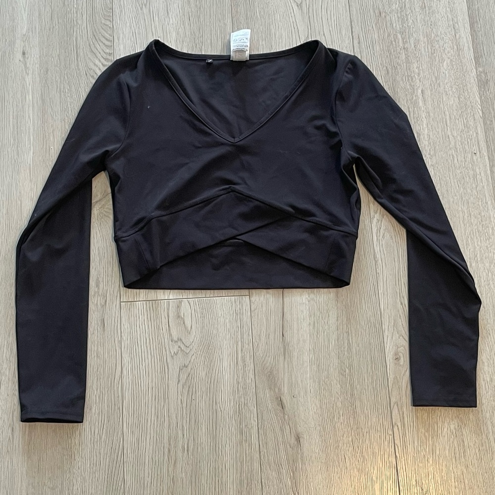 Gymshark Crossover Long Sleeve Crop Top - Black Tee - Picture 8 of 9